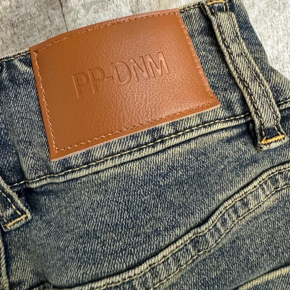 Princess Polly NWT ~size 0 dirty denim mini skirt, double button fly - Picture 6 of 10